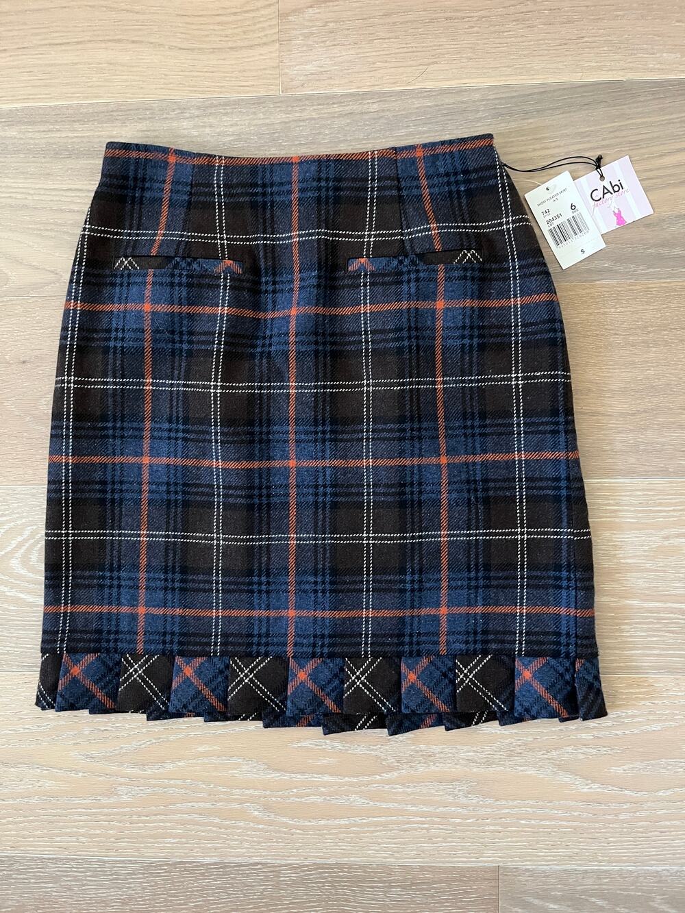 CAbi 742 Women's Chilly Chantilly Plaid Skirt Multicolor Fully Lined sz 6